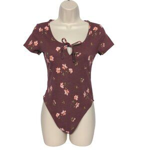 Wild Fable Women's Romper Size Small Burgundy Red Floral Short Sleeve Scoop Neck